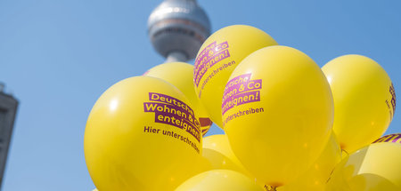 Auf der Berliner Demo gegen "Mietenwahnsinn" wurde mit dem Unter...