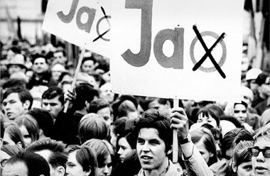 In Berlin/DDR bekundeten am 5.4.1968 mehr als 140000 Einwohner i...