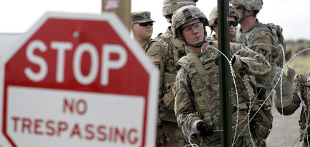 US-Soldaten werden an der Grenze zu Mexico stationiert (4.11.201