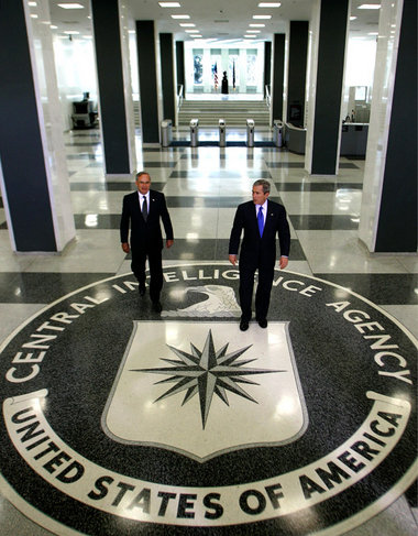 Im CIA-Hauptquartier Langley/Virginia: US-Präsident George W. Bu...