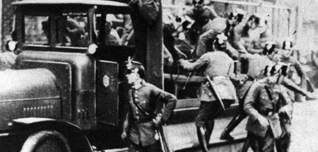 »Nieder mit den Arbeitermördern!« (1. Mai 1929 in Berlin)