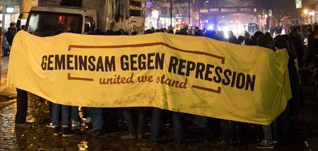 »United we stand«: Demo gegen Repressionen gegen G-20-Gegner in ...
