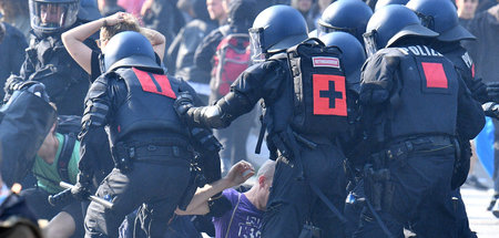 Kein einziger Beamter angeklagt: Polizeiübergriff während des G-...