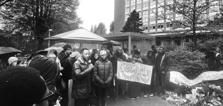 Aufklärung gefordert: Mahnwache vor dem Universitätsklinikum Epp...