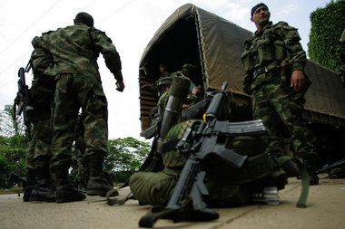 3. April, Militärbasis San José del Guaviare, Südkolumbien: Währ...