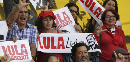 Kundgebung für die Freilassung Lulas am 23. April vor dem Oberst...