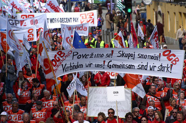 Gesamteuropäische Gewerkschaftsdemonstration durch die Straßen v...