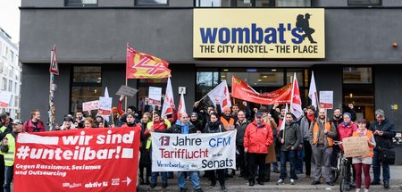 Solidarischer Protest gegen die »Ausgründung« des Reinigungsteam...