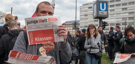 Die junge Welt macht ein faires Angebot – Zeitungsverteilung am ...