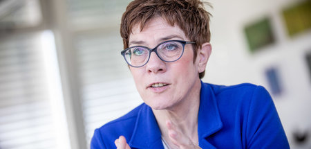 Annegret Kramp-Karrenbauer (CDU) versucht sich als koalitionsint... Annegret Kramp-Karrenbauer (CDU) versucht sich als koalitionsint...
