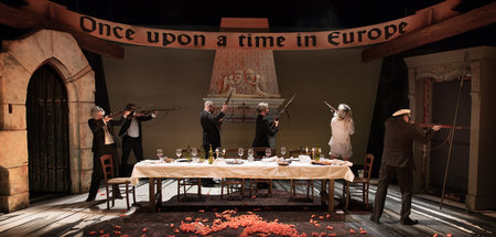 Verfehlte Gegenwart in einer düsteren Gruft aus schwerem Gestein...