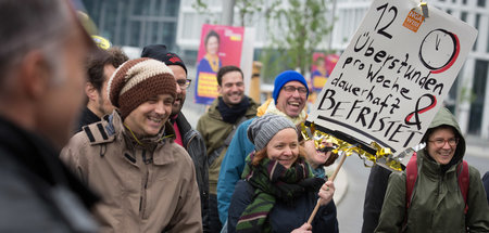 Protest von wissenschaftlichen Mitarbeitern vor dem Bundesbildun...