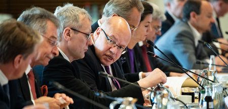 Altmaier will sich Liebkind mit BDI-Präsident Dieter Kempf (2. v...