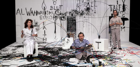 Wenn Schauspieler mit schwarzer Farbe malen: Claudia Splitt, Laj...