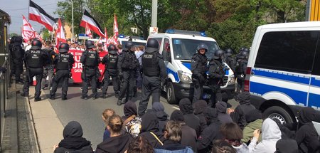 Im nachhinein werfen Nazigegner der Polizei vor, Neonazis bei de...