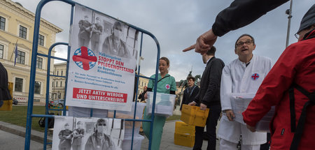 Aufruf zum Volksbegehren gegen den Pflegenotstand vor dem bayeri...