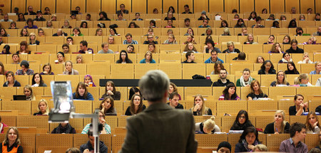 Voller Saal, leere Kassen. Vorlesung an der Ruhr-Universität in ...