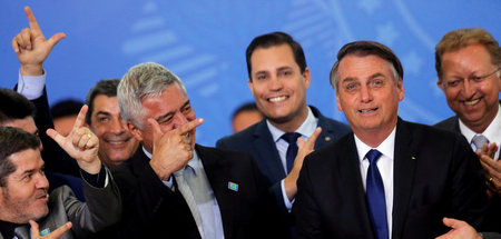 Ballern mit Bolsonaro: Brasiliens Staatschef umgeben von Waffenl...