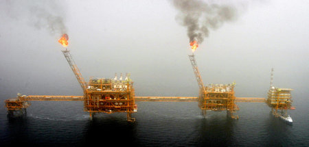 Erdölbohrplattformen im Persischen Golf