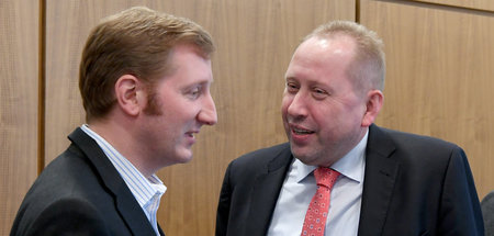 Jan-Christoph Oetjen (l., FDP) und der Ausschussvorsitzende Thom...