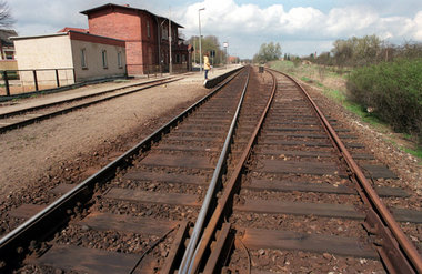 Schon jetzt sind stillgelegte Bahnhöfe in vielen Regionen, wie h...
