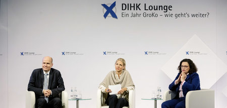 Um gute Laune bemüht: Ralph Brinkhaus (CDU, l-r), Moderatorin In