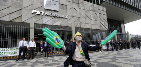 Absturz. Der halbstaatliche Erdölkonzern Petrobras fuhr 2015 her...