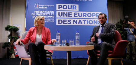 Marine Le Pen punktet mit Nationalismus und Hetze gegen Migrante... Marine Le Pen punktet mit Nationalismus und Hetze gegen Migrante...