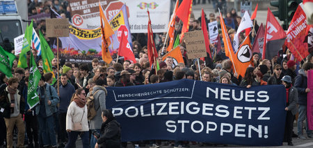 Sind nicht zur Mehrheit der Linksfraktion im Potsdamer Landtag d... Sind nicht zur Mehrheit der Linksfraktion im Potsdamer Landtag d...