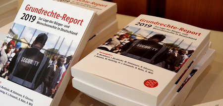 Grundrechte_Report_2_61406440.jpg