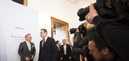 Heinz-Christian Strache auf dem Weg zur Pressekonferenz (Wien, 1... Heinz-Christian Strache auf dem Weg zur Pressekonferenz (Wien, 1...