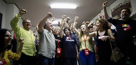 Feiernde Anhänger der Vereinigten Linken in Zamora nach der Wahl...