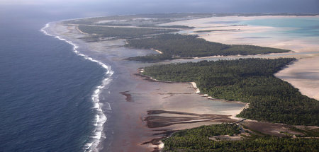 Blick auf die Inselrepublik Kiribati im zentralen Pazifik (2013)