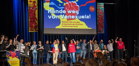Abschluss der Soli-Veranstaltung mit dem Lied