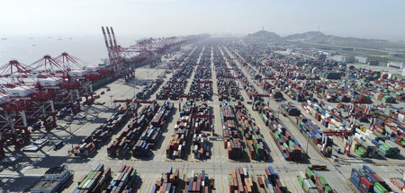 Containerdock im Tiefwasserhafen Yangshan im April 2017