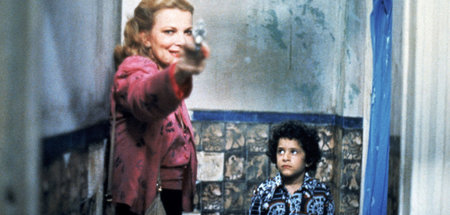 Gloria Swenson (Gena Rowlands) wird zunächst widerwillig zur Bes