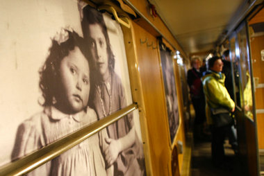 Erinnerung an deportierte Kinder am Mittwoch im Berliner Ostbahn...
