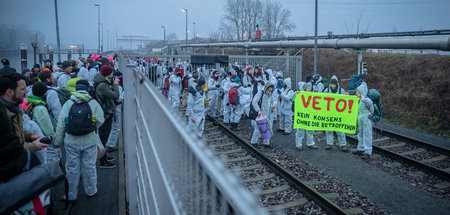 Protest von »Ende Gelände«-Aktivisten am Rheinhafen-Dampfkraftwe...