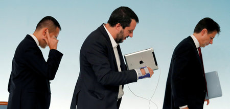 M5S-Chef Luigi Di Maio (l.), Lega-Chef Matteo Slavini (M.) und P... M5S-Chef Luigi Di Maio (l.), Lega-Chef Matteo Slavini (M.) und P...