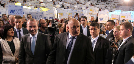 Bulgariens Ministerpräsident Boiko Borisow (vorne, GERB) und EVP...