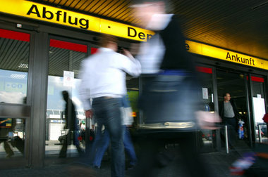 Drehkreuz Schönefeld: Freie Auswahl zwischen »Zurückweisung« und... Drehkreuz Schönefeld: Freie Auswahl zwischen »Zurückweisung« und...