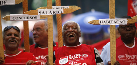 Protest gegen die Kürzungsprogramme von Brasiliens Präsident Bol...