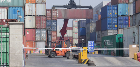 Containerhafen im nordchinesischen Tianjin
