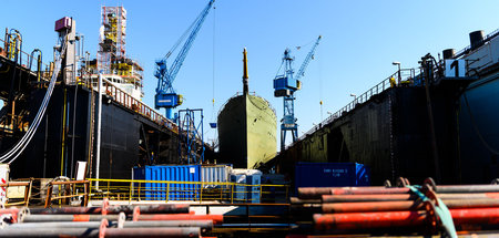 Das Marinesegelschulschiff »Gorch Fock« am Montag in einem Dock 
