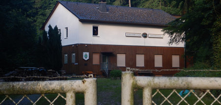 Klubhaus des Schützenclubs 1952 Sandershausen, in dem der Verdäc