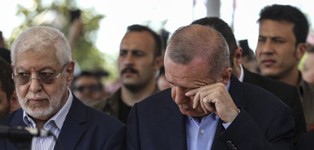 In Trauer und Wut: Erdogan (rechts) findet, sein Gesinnungsfreun