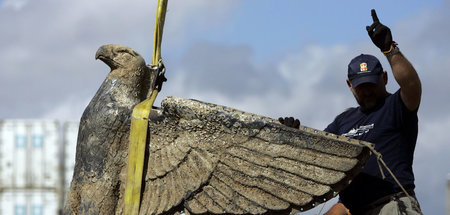 Betuchte Sammler von Nazidevotionalien freuen sich: Bugfigur des...