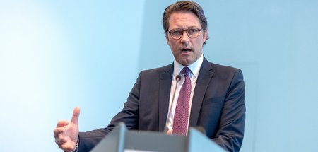Glaubt, alles richtig gemacht zu haben: Verkehrsminister Andreas... Glaubt, alles richtig gemacht zu haben: Verkehrsminister Andreas...