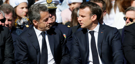 Frankreichs Präsident Emmanuel Macron (r.) und sein Vorvorgänger... Frankreichs Präsident Emmanuel Macron (r.) und sein Vorvorgänger...