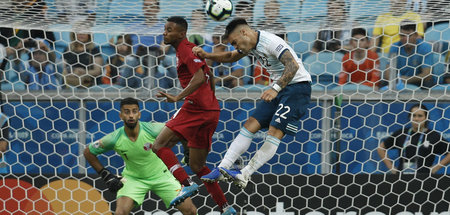 Nach drei Minuten bimmelte es. Lautaro nutzte einen bösen Schnit... Nach drei Minuten bimmelte es. Lautaro nutzte einen bösen Schnit...